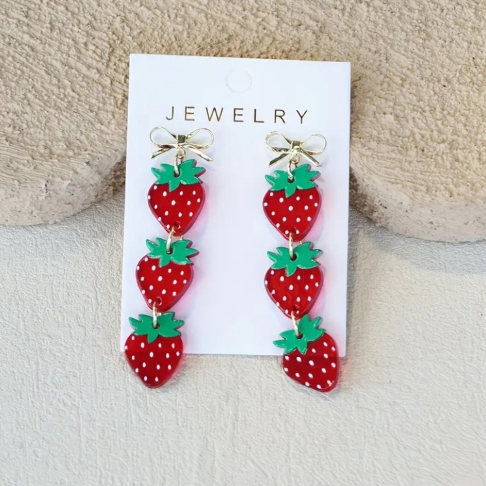 ✨3 FOR $28✨🆕️🍓 LINEAR DROP STRAWBERRY EARRINGS 🍓